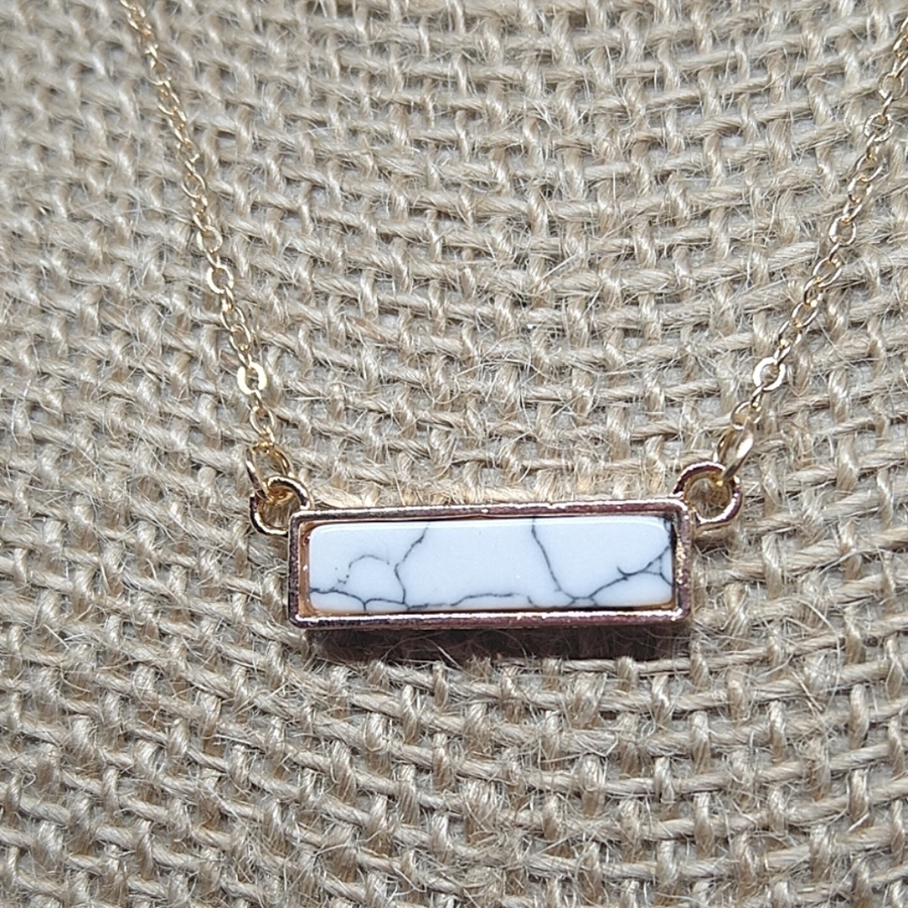 NEW Gold Howlite‎ Bar Necklace - Picture 6 of 8